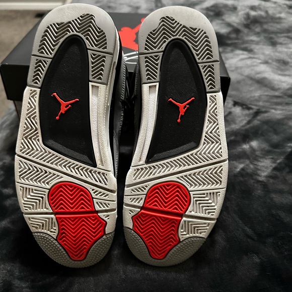 Air Jordan 4 Retro (GS) Size 7 Y - Picture 4 of 7